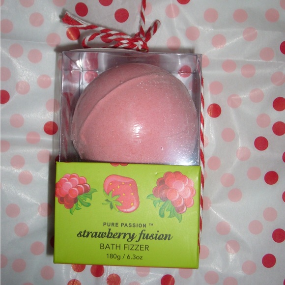 Strawberry Fusion Bath Fizzer - Picture 1 of 3